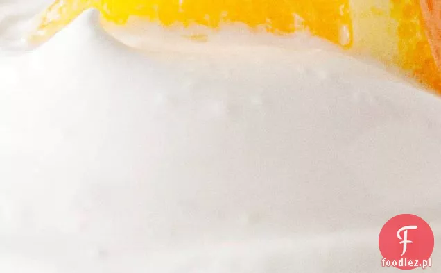 Belgijskie białe babeczki z pomarańczowym lukrem