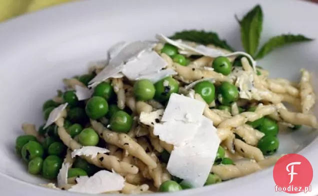 Makaron Z Miętowym Pesto, Groszkiem I Ricottą Salata