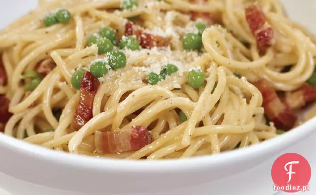 Spaghetti Carbonara z zielonym groszkiem