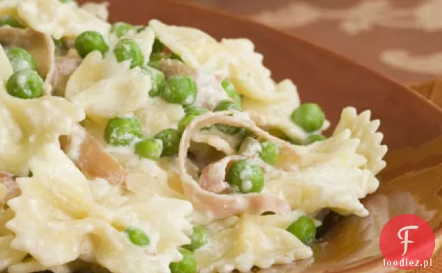 Farfalle z Prosciutto i zielonym groszkiem