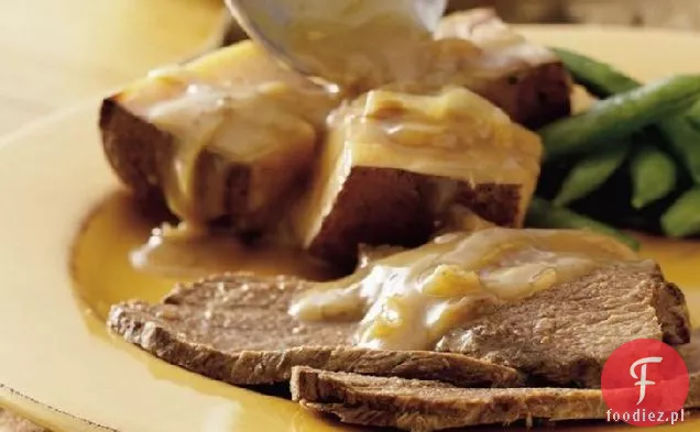 Pieczeń wołowa z cebulą i ziemniakami