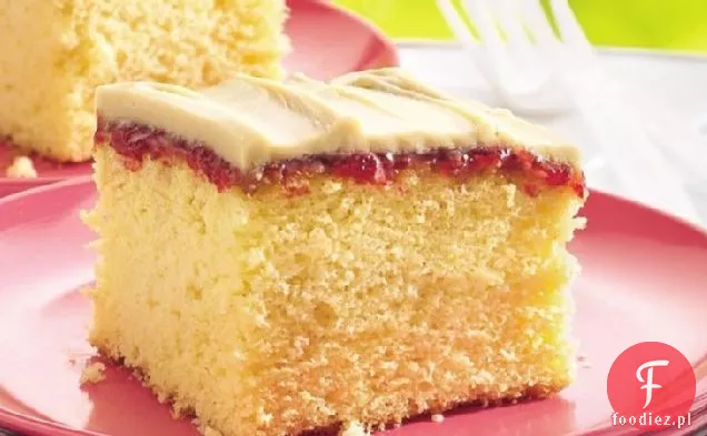 Ciasto nadziewane truskawkami z lukrem z brązowego cukru