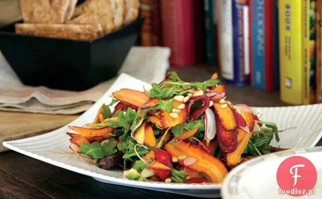Sałatka z marchwi pieczonej i surowej z awokado i prażonym kminkiem Vinaigrette