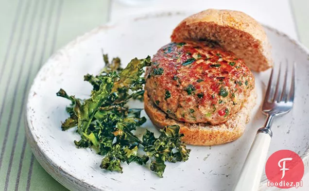 Tajskie hamburgery z indykiem z chrupiącą jarmuż