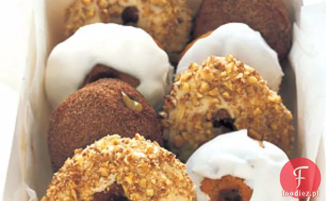Podniesione pączki Cappuccino z kremowym nadzieniem Espresso
