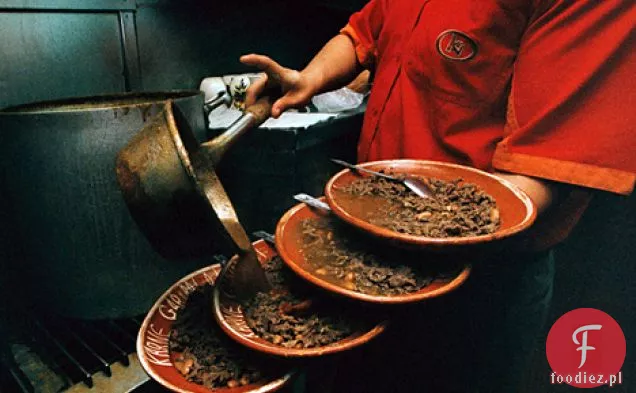 Rozdrobniona wołowina w sosie Guajillo (Carne Deshebrada en Salsa Roja )