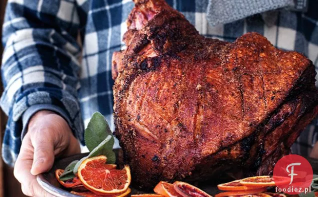 Pieczona świeża szynka z cytrusami i żytem