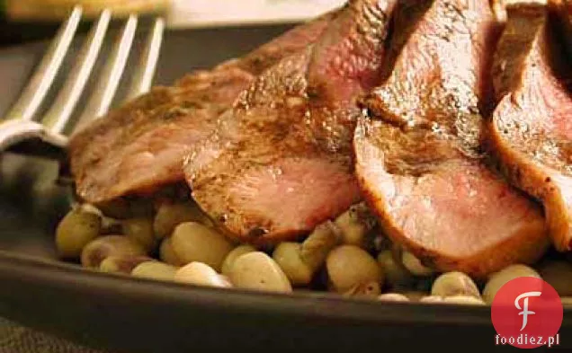 Pieczona pierś z kaczki z groszkiem