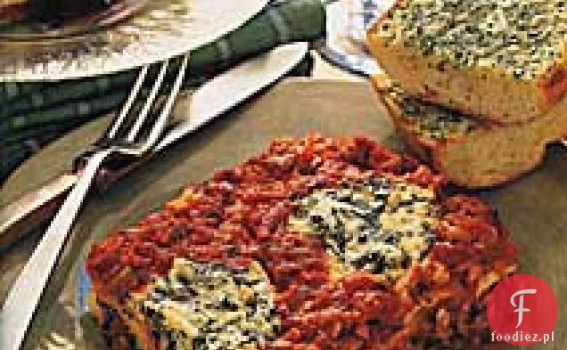 Kiełbasa z indyka-szpinakowa Lasagna z pikantnym sosem pomidorowym