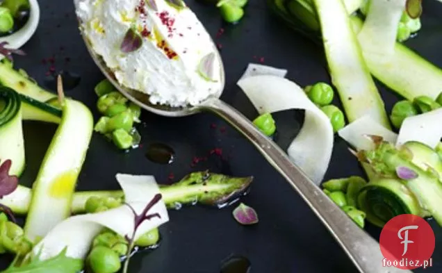 Świeża Sałatka Letnia Z Twarogiem Bawolym