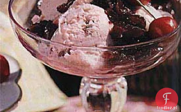 Lody wiśniowo-waniliowe z sosem wiśniowym