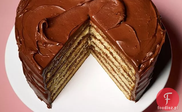 Żółty tort warstwowy z polewą czekoladowo - śmietanową