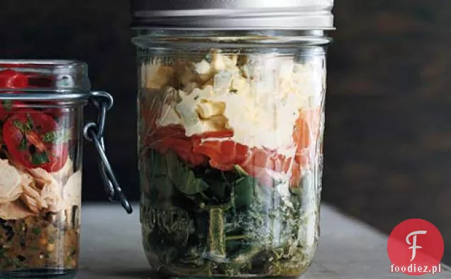 Łosoś wędzony z sałatką jajeczną i fasolką szparagową