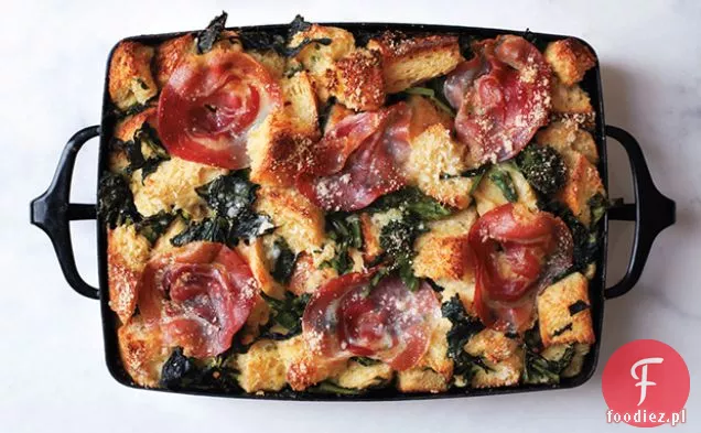 Parmezan budyń chlebowy z brokułami Rabe i pancettą