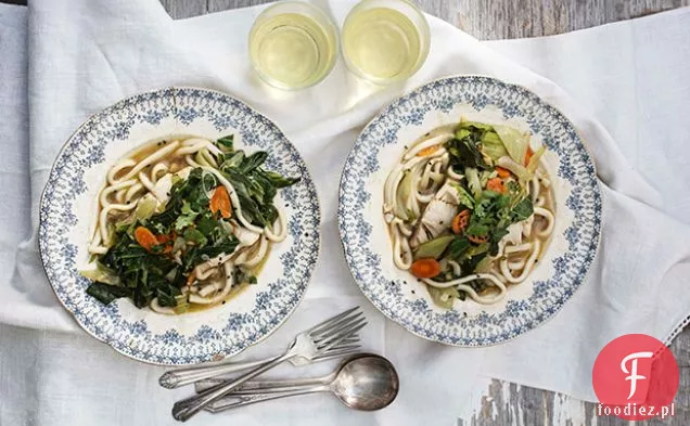 Filety z czarnego dorsza gotowane w Pięciopalczastym bulionie z Baby Bok Choy i Udon