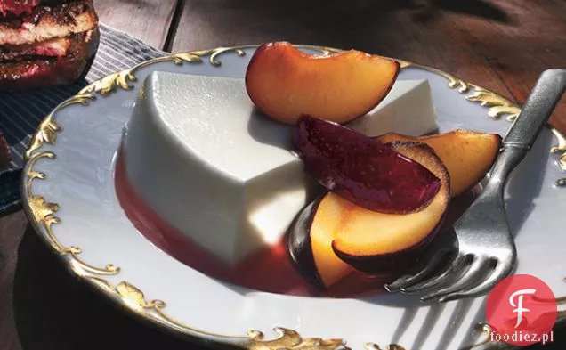 Jogurt Panna Cotta ze świeżymi śliwkami