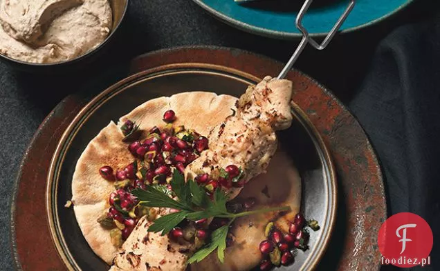 Kebaby z kurczaka przyprawione po turecku z smakiem granatu i jogurtem Tahini