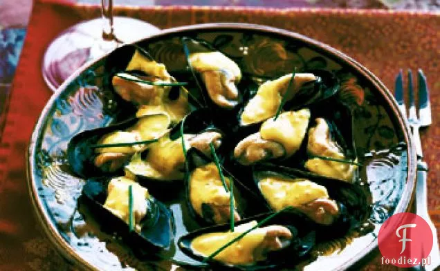 Małże gotowane na parze z sosem cytrynowo-szafranowym