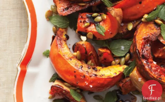 Pieczony Squash z miętą i prażonymi pestkami dyni