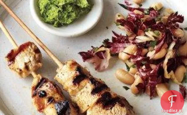 Szaszłyki Z Kurczaka Z Sałatką Z Fasoli I Pesto
