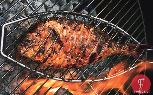 Grillowany cały morski leszcz z glazurą Chile