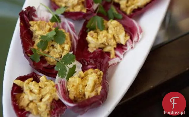 Kurczak curry w filiżankach Radicchio