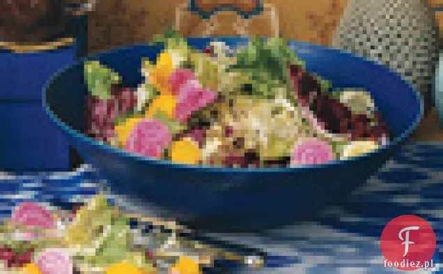 Sałatka z ogolonych buraków i gorzkich warzyw z czosnkiem balsamicznym Vinaigrette
