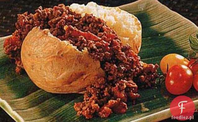 Pieczone ziemniaki z przyprawionym Chili wołowym