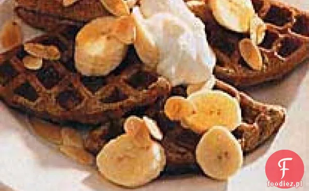 Power gofry z jogurtem, bananami i migdałami