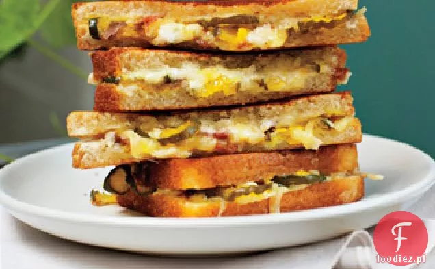 Kanapki z grillowaną szynką, serem i ogórkiem