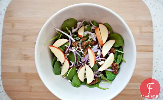 Sałatka Szpinakowa Z Curry Pekan, Ser Pleśniowy I Jabłka