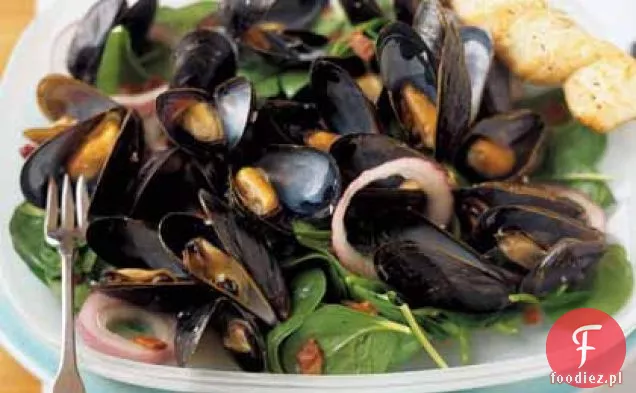 Sałatka szpinakowa ze skorupiaków i boczku