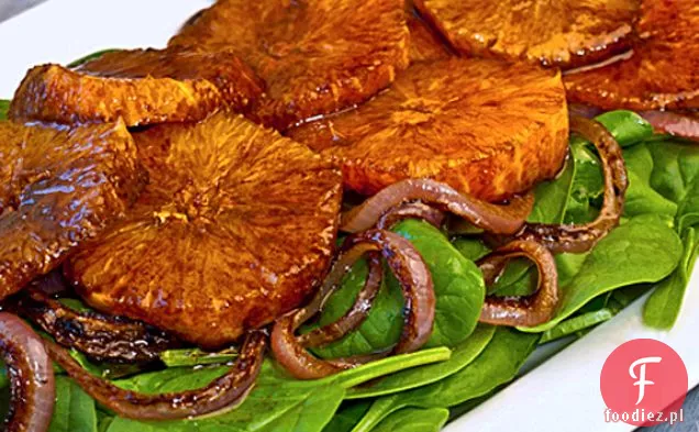Pomarańcze, Karmelizowana Czerwona Cebula I Mały Szpinak W Balsamicznym Vi