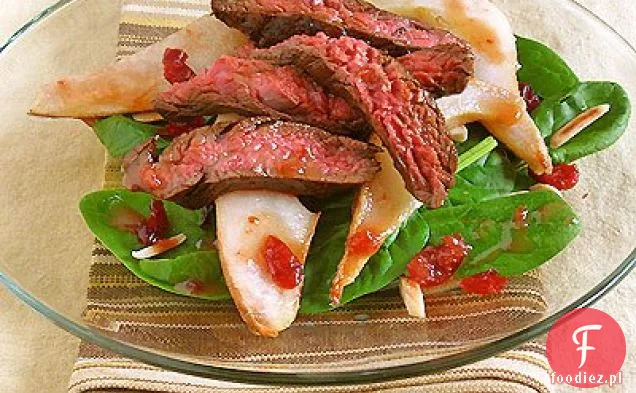 Zimowa Sałatka Szpinakowa Z Pieczoną Gruszką, Stekiem Z Flanki I Suszonymi