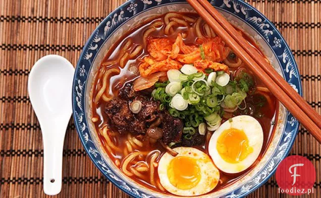 Domowy Shin Cup-Style Pikantny Koreański Ramyun Zupa Z Makaronem Wołowym