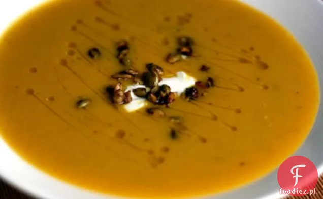 Kolacja: zupa z dyni i kopru włoskiego z kandyzowanymi pestkami dyni
