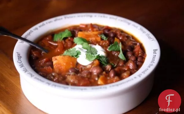 Jedz za osiem dolców: czarną fasolę i słodkie ziemniaki Chili