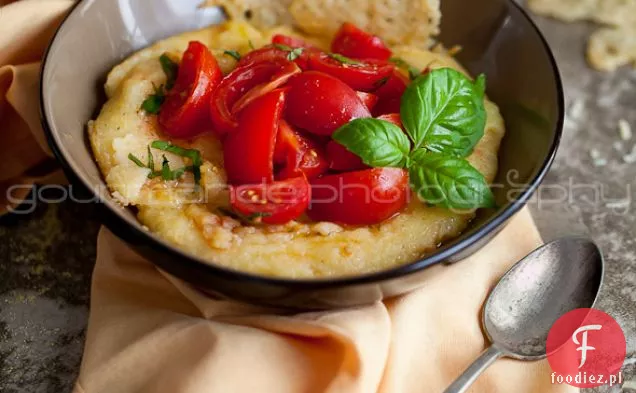 Polenta ze świeżymi pomidorami i chipsami parmezan / Polenta Made Easy