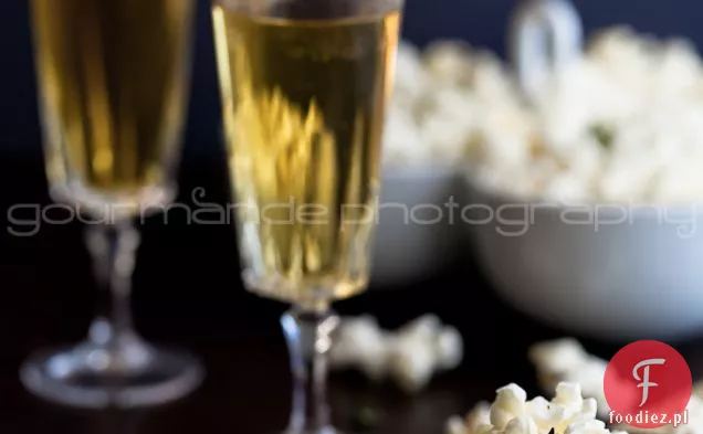 Masło truflowe, parmezan i tymianek Popcorn / połączenie popcornu i szampana