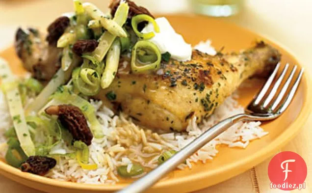 Duszony kurczak z białymi szparagami i smażonym Morelem z Crème Fraîche