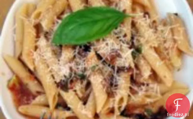 Meat Lite: Penne z boczkiem i surowym sosem pomidorowym