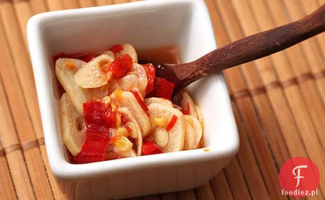 Szybkie marynowane chili i czosnek
