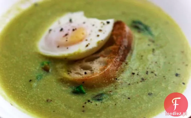 Kolacja: zupa szparagowa z jajkiem na grzance
