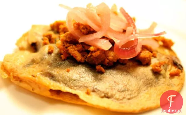Kolacja: Panuchos Yucatecos con Chorizo