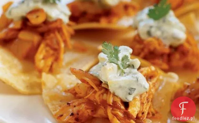 Pieczony kurczak-Chipotle nachos z kolendrą-Avocado Crema
