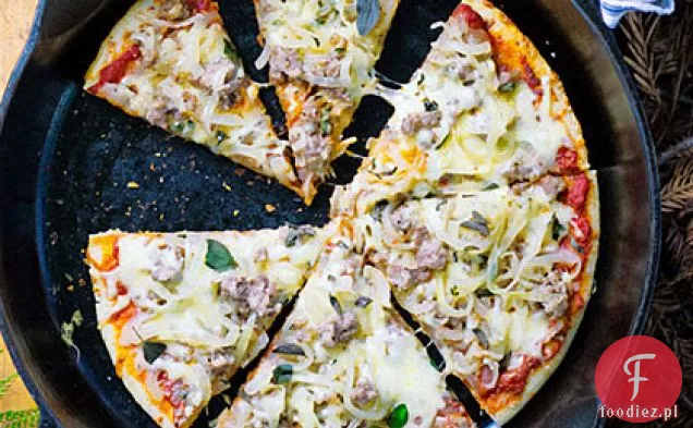 OBOZOWA Pizza z karmelizowaną cebulą, kiełbasą i Fontiną