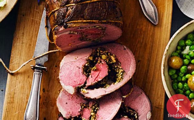 Pieczona noga jagnięca z pesto migdałowo-miętowym