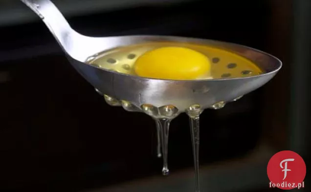 Gotowane Jajko Ze Smażonym Szpinakiem Dla Dwojga
