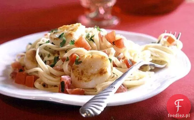 Zapiekane przegrzebki na Linguine z sosem pomidorowo-śmietanowym