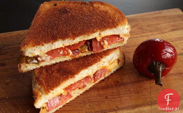 Grillowany ser z Pepperoni i marynowaną papryką wiśniową